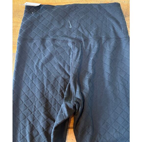 NWT Womens Nike Yoga Luxe High‎ Rise Black Capri Length Leggings Size Medium - Picture 5 of 9